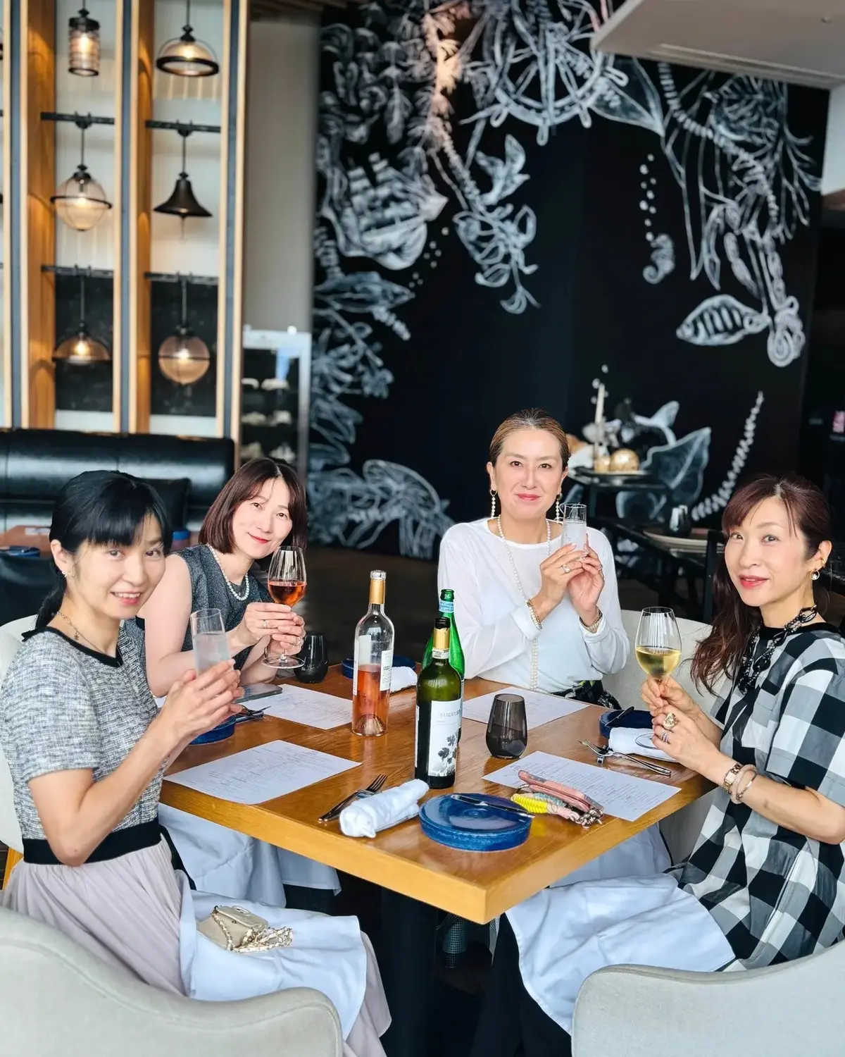 たまにはモードなワンピで！絶景ホテルでのランチ会へ