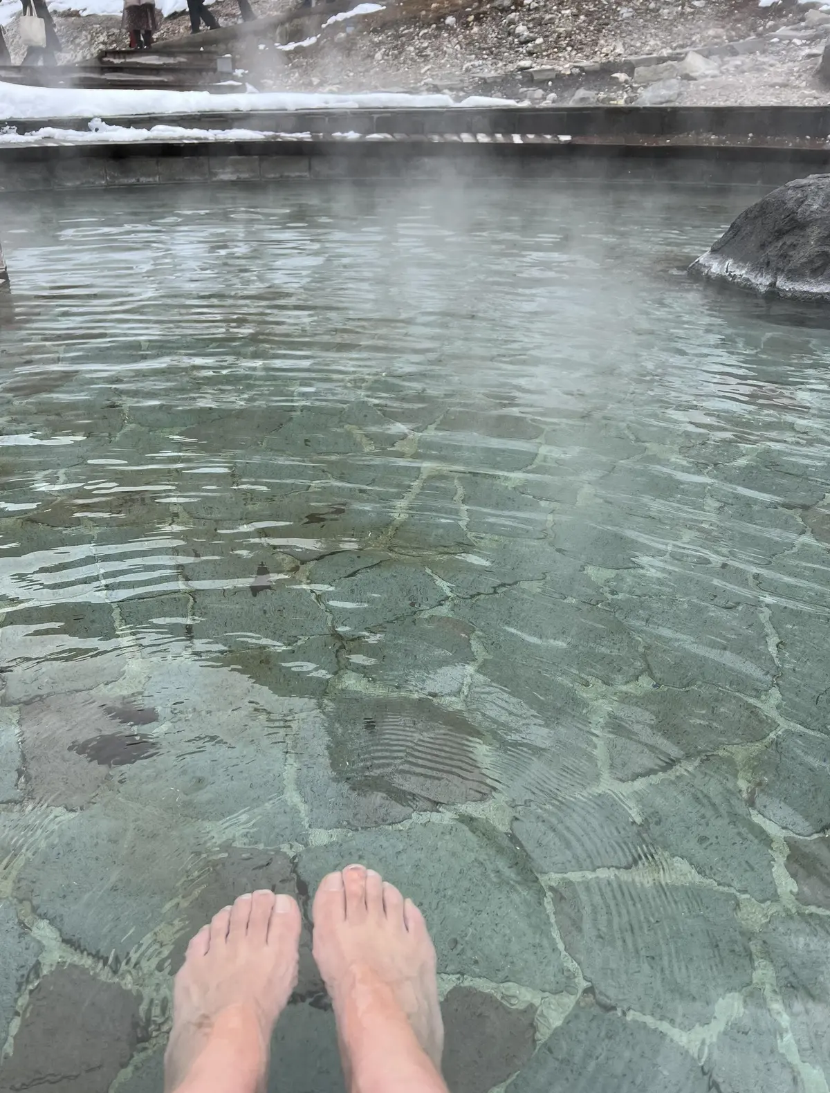 群馬県草津温泉「西の河原公園」園内の足湯