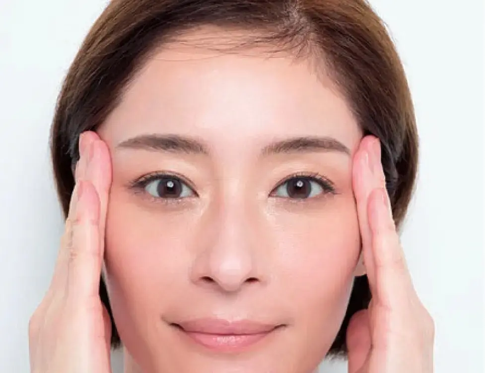 1.目じりを軽く引っぱったまま、20回まばたきを