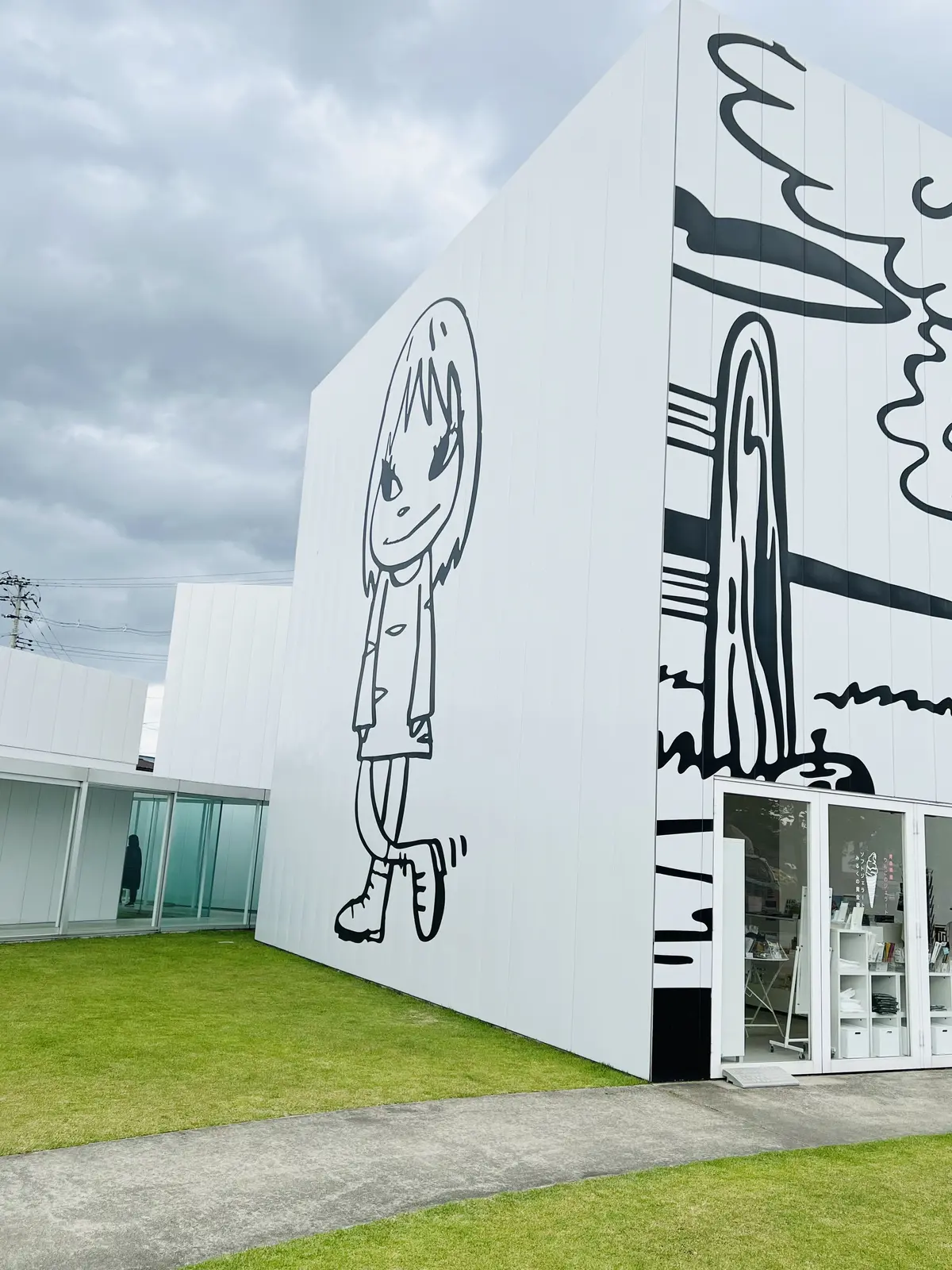 十和田市現代美術館　夜露死苦ガール2012