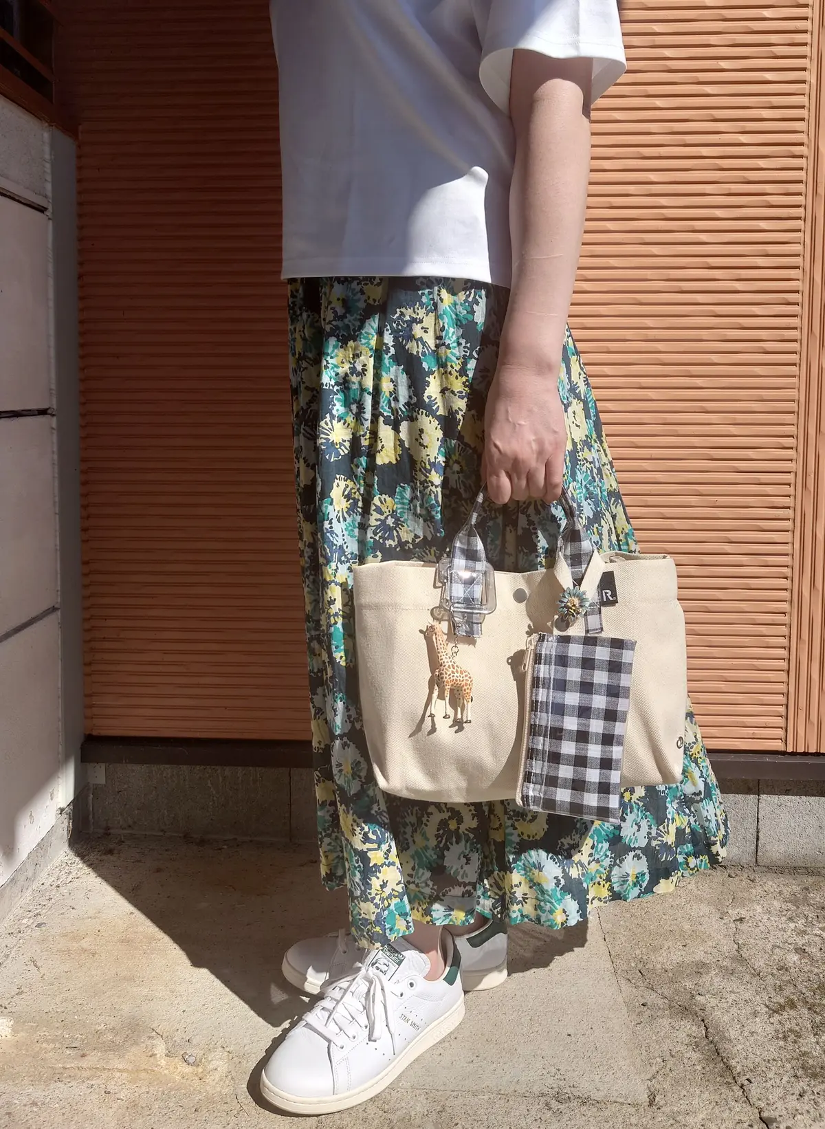 内陸線での花柄スカートコーデ