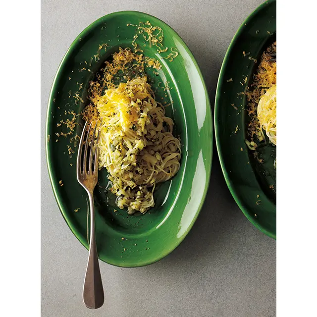 白ワインでコクを出したソースが絶品！「ズッキーニの冷たいパスタ ミモレットがけ」