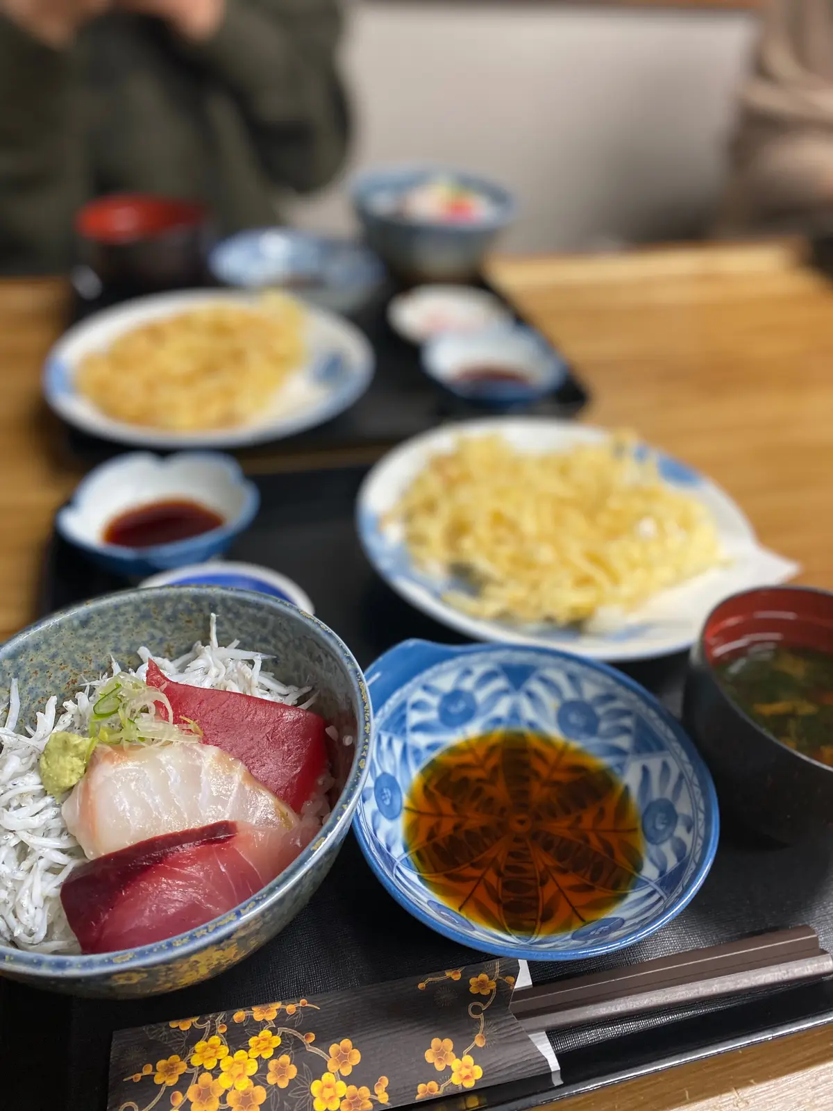 【江ノ島ランチ】穴場『ゑじま』の海鮮丼＆サクサクしらす天ぷら