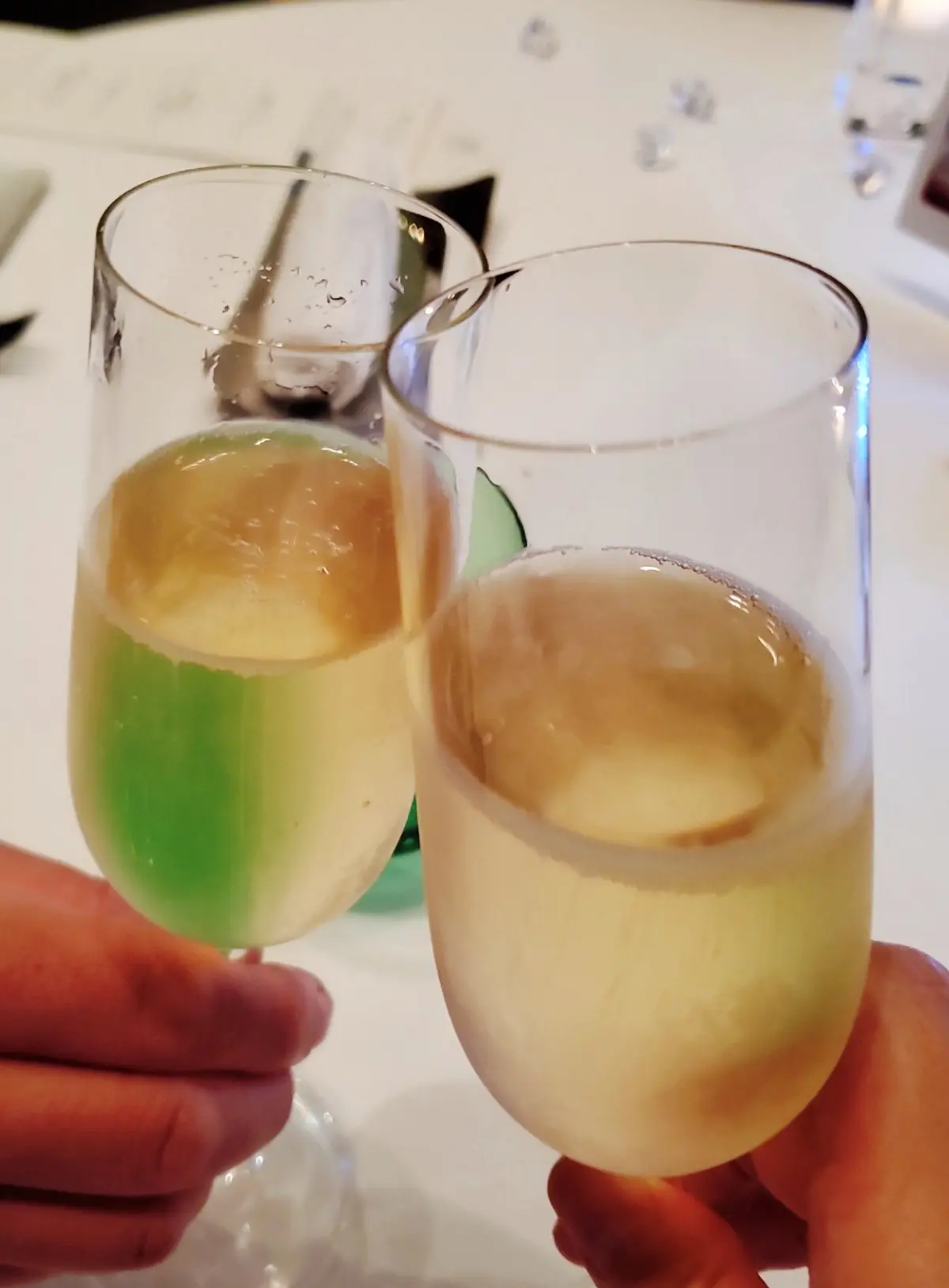 グラスシャンパンで乾杯！