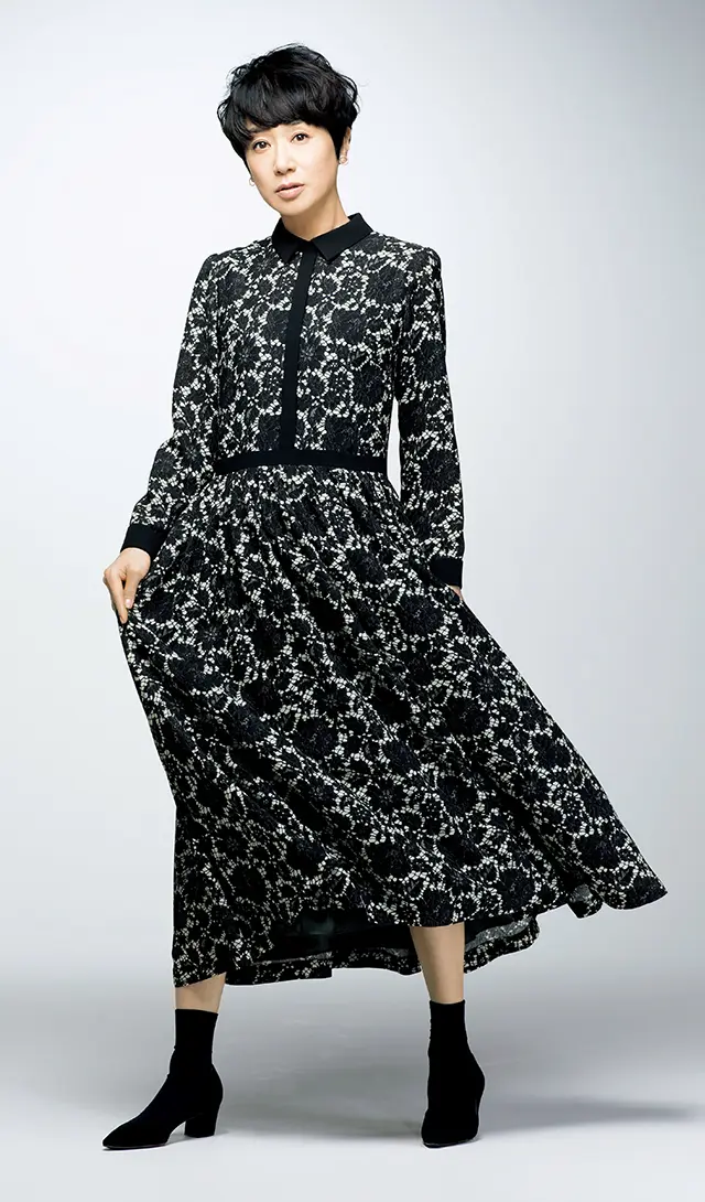 黒の切り替えがきわだたせる ヴィンテージモダンな一着