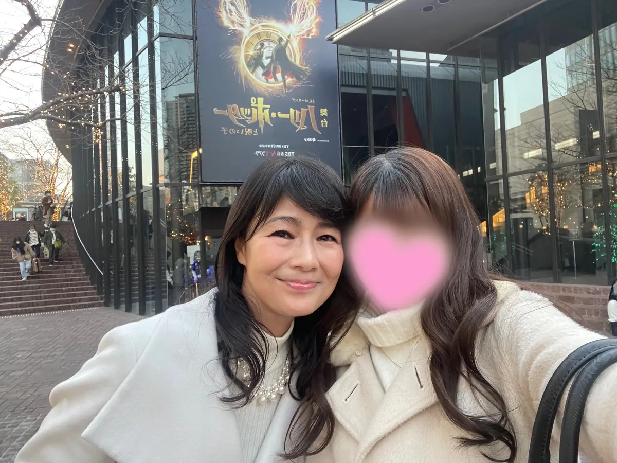 TBS、赤坂ACTシアター、ハリー・ポッターと呪いの子、ポスター、白、コート、ロングコート、白コート、白ロングコート、