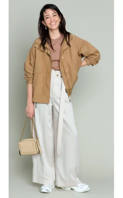 大人っぽく見せるやや太パンツ