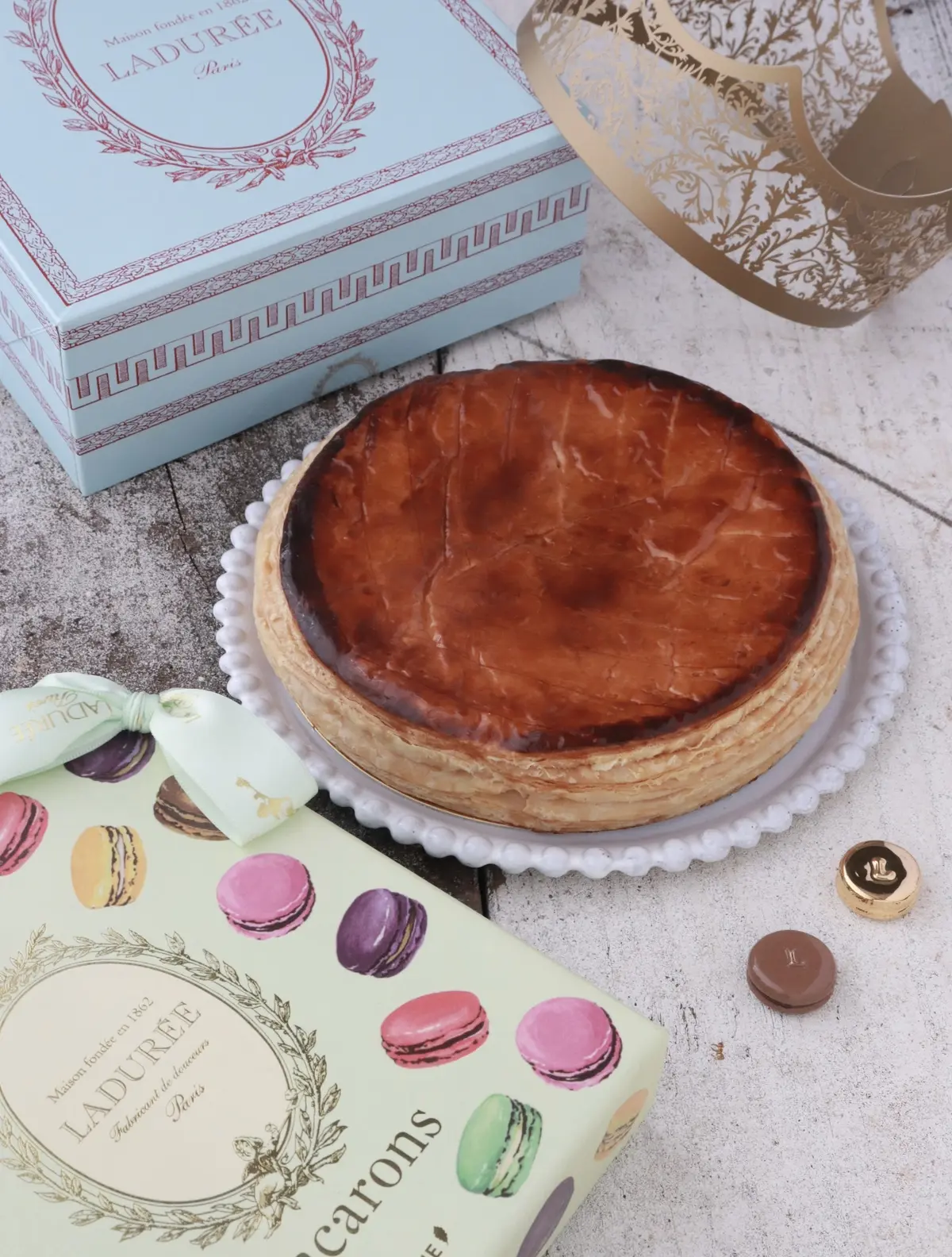Ladurée（ラデュレ）　 Galette des Rois（ガレット・デ・ロワ）　三越銀座