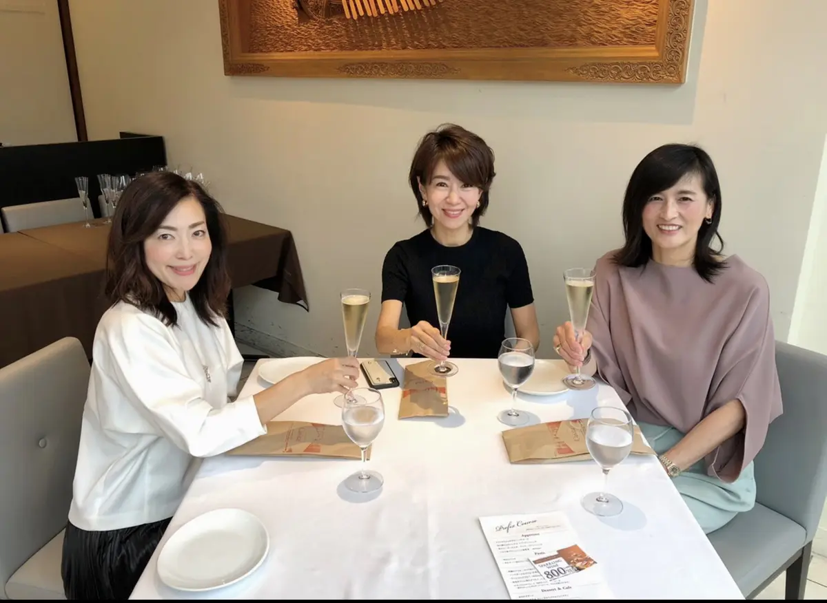 モノトーンコーデで華組ランチ♡の画像_1