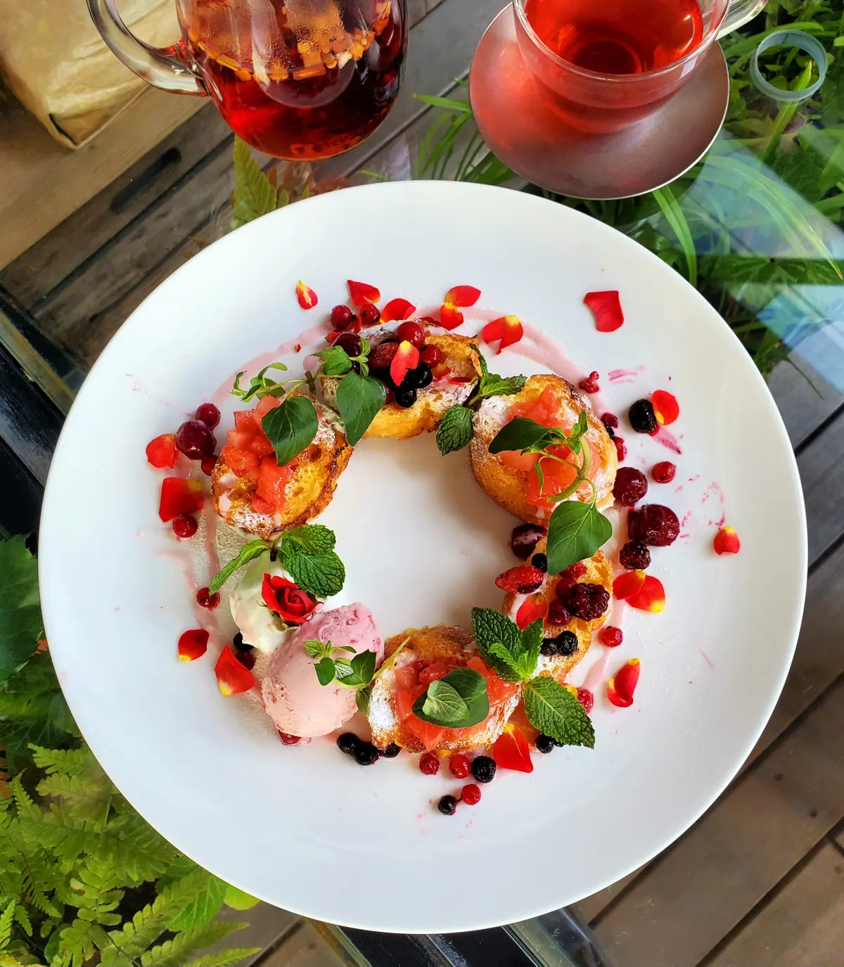 これこれ！バラ咲く花かんむりのフレンチトースト。可愛すぎる♡