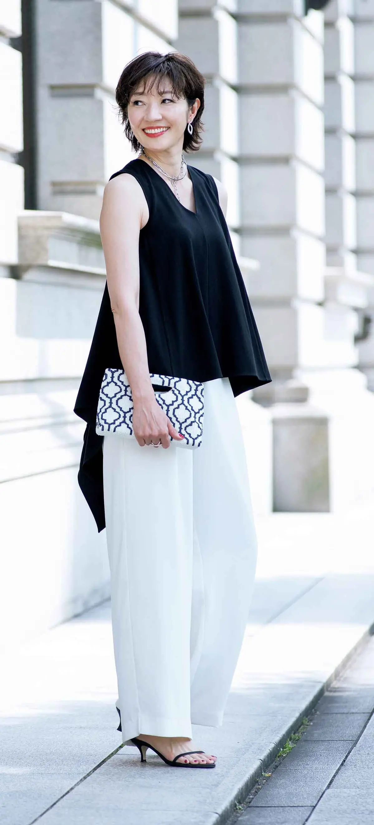 揺れる素材で大好きな モノトーンをアップデート