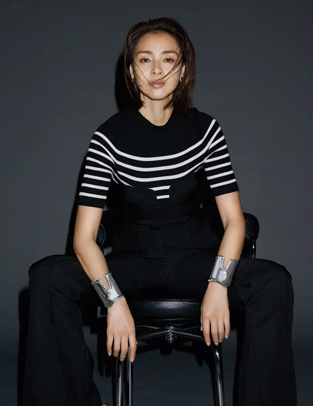 ボーンカフの存在感がかなえる破調の楽しみ