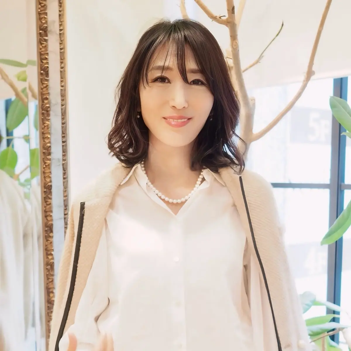 －5歳見えアラフィーのヘアスタイル