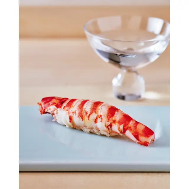 だしじょうゆに浸してヅケにする車海老