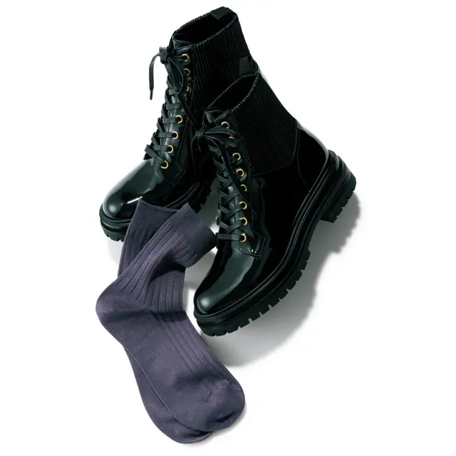 ジャンヴィト ロッシのショートブーツとタビオのソックス