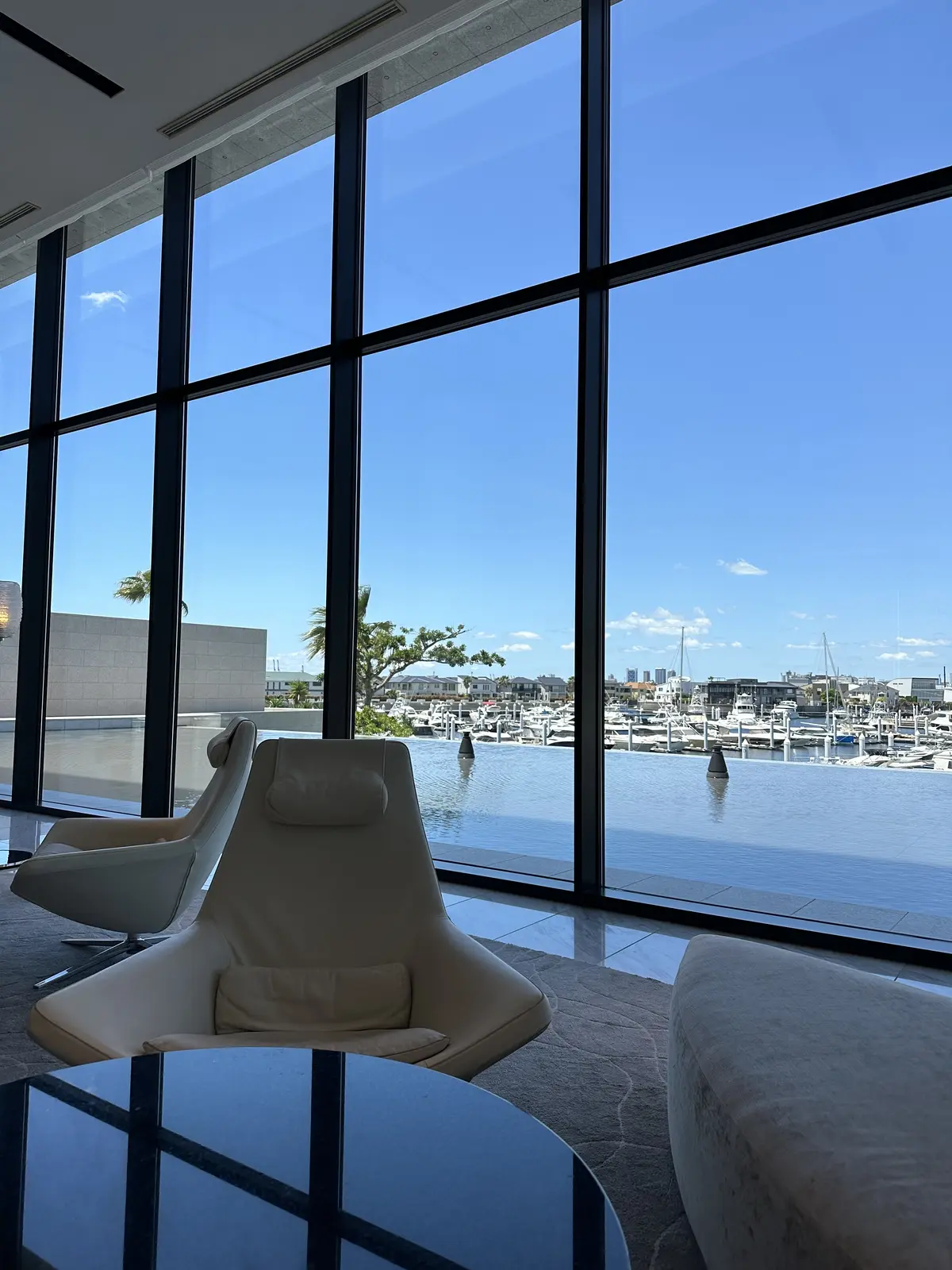 アラフィーこそ白を着る　大人ホワイトスカの画像_3