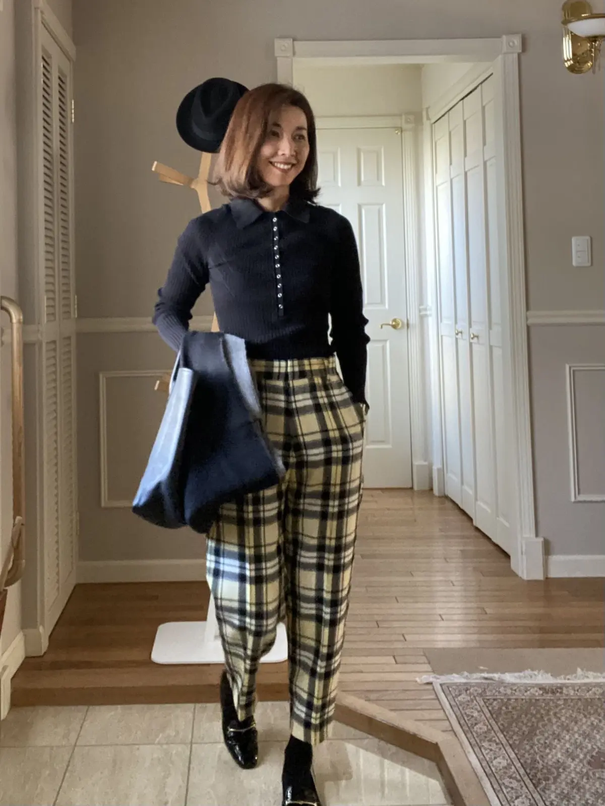 タータンチェック柄のパンツコーデの画像_1