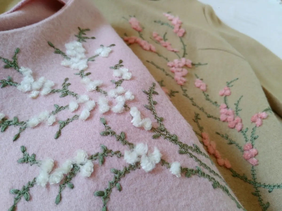 20年捨てられない春色の刺繍ニットの画像_4