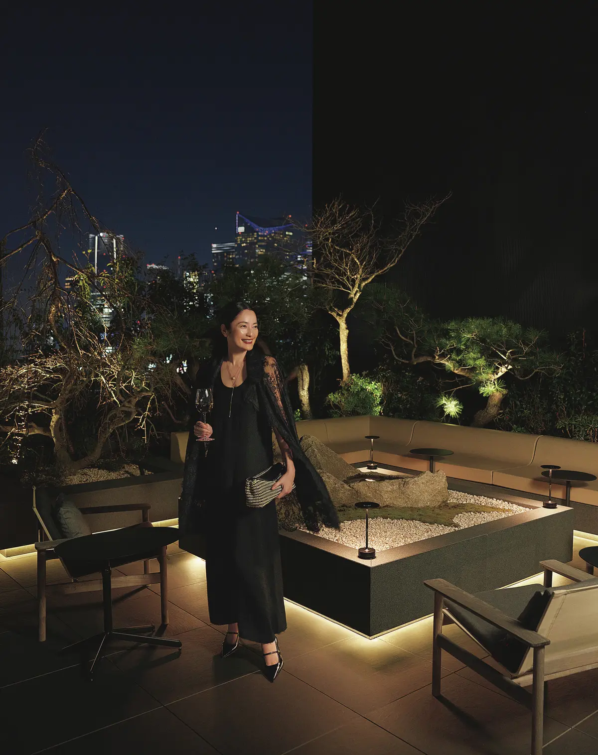 銀座の夜景に凛々しく映える「黒のタンクワの画像_1