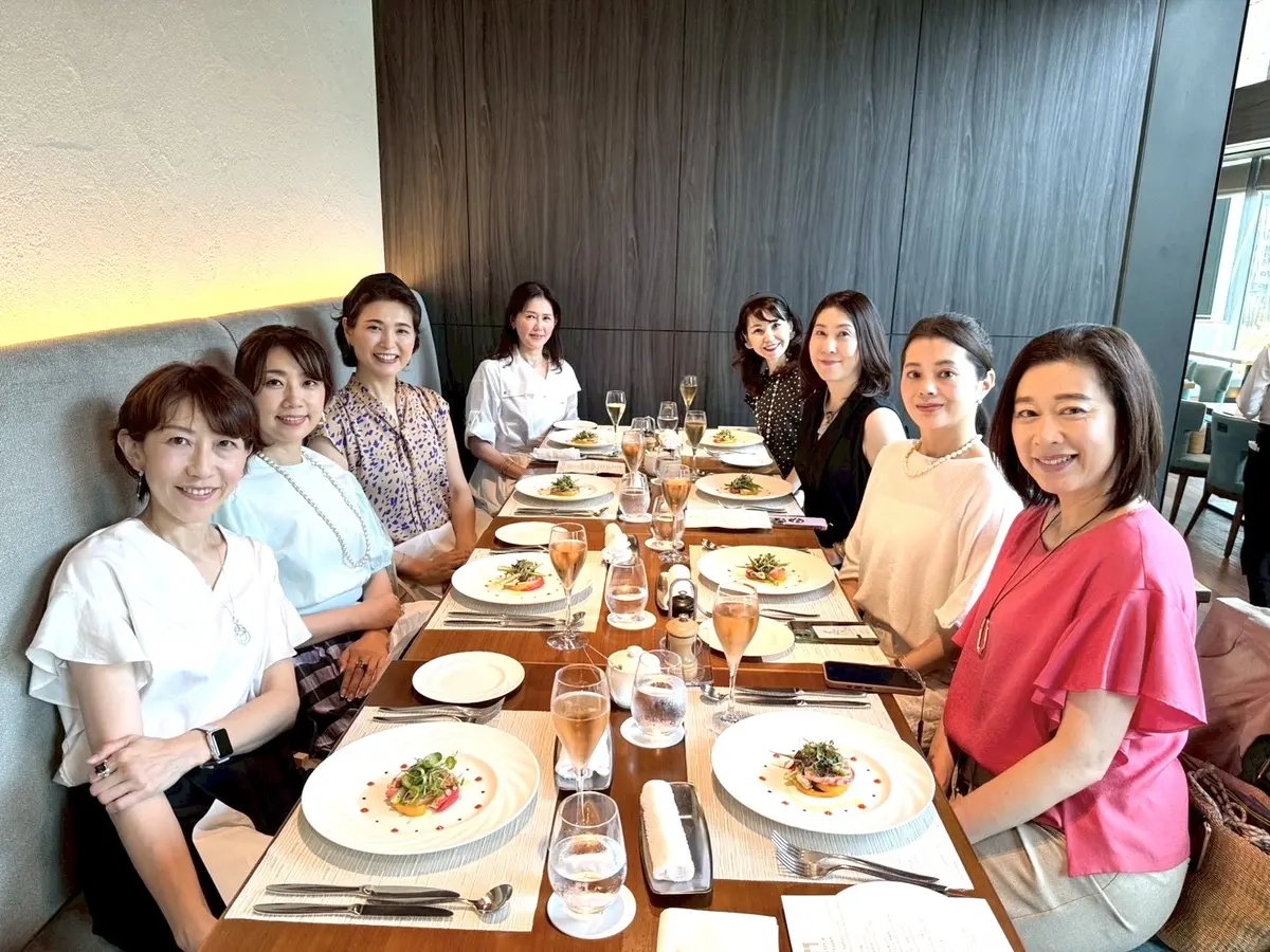 ブラックコーデに抜け感を出して夏のランチの画像_2