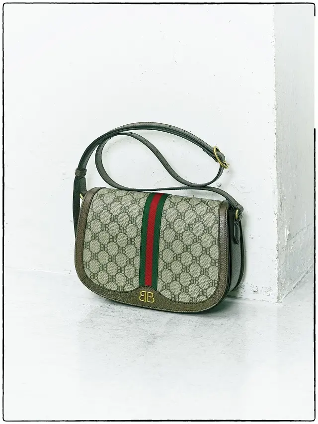 バレンシアガの「ザ ハッカー M ショルダーバッグ」