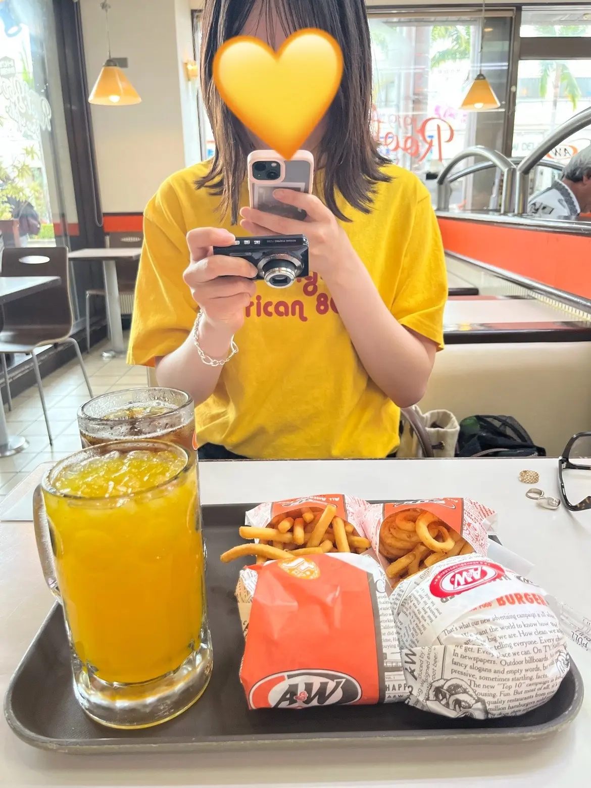 カメラ２台使いで撮影している☆娘もA&W大好き！