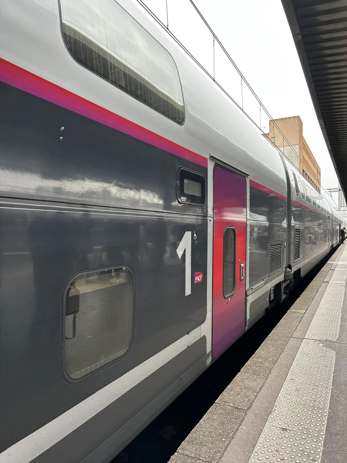 電車　鉄道の旅　新幹線　