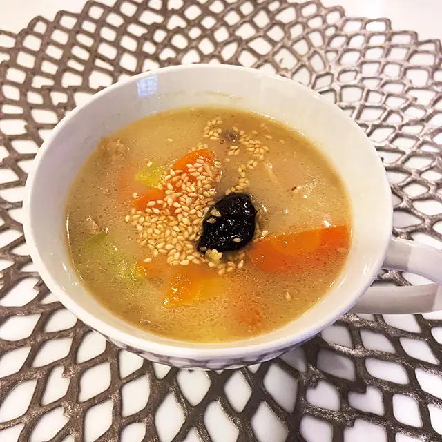 牛スジと根菜を韓国のだしで