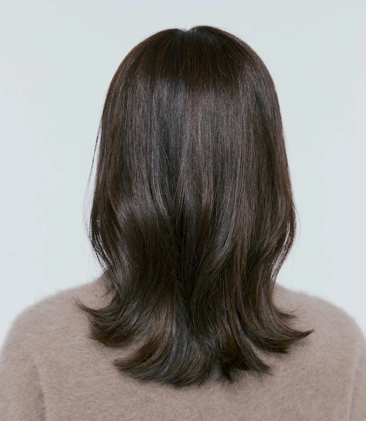 敏感な頭皮でもOK。肌映えする髪色が楽しめる“フロスティングカラー”【人気ヘアサロンの最旬明るめカラー】