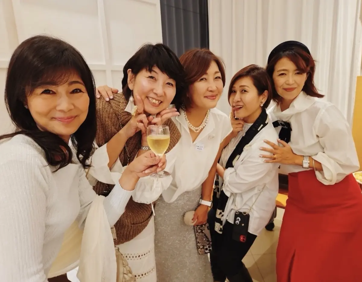 XEX日本橋、イタリアン、イタリア料理、Jマダム、集合写真、記念写真、個室、貸し切り、舞台、日本橋、三越前、日本橋室町野村ビル、ワイン、ブュッフェ、飲み放題、食べ放題、フリーフロー、パーティー、貸し切りパーティー、立食パーティー、クリスマスパーティー、乾杯