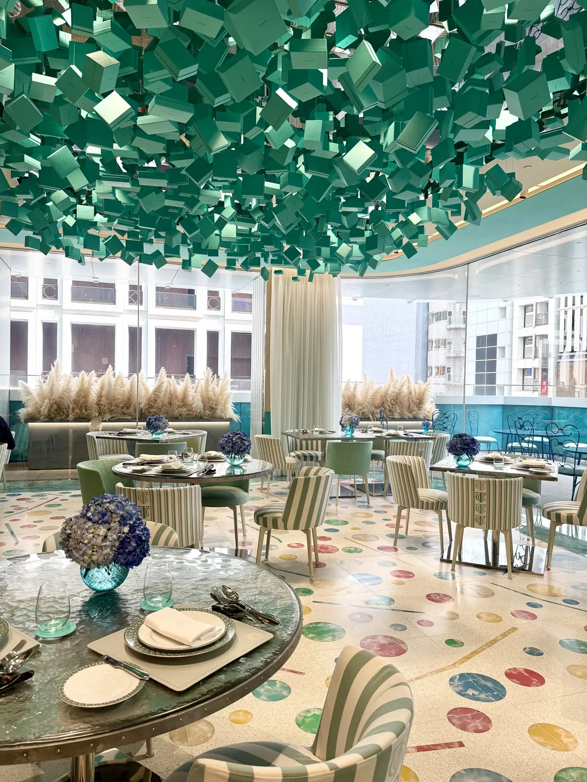 ティファニーブルーボックスカフェ