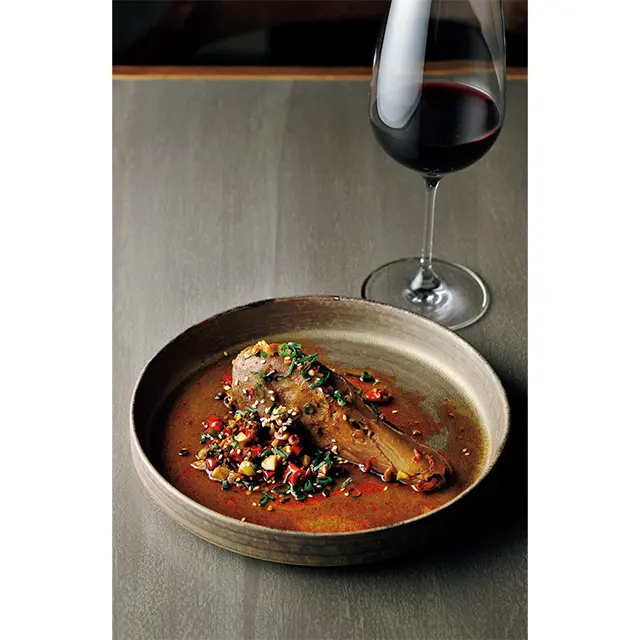 四川屋台の味 鴨の頭のスパイス煮￥880。