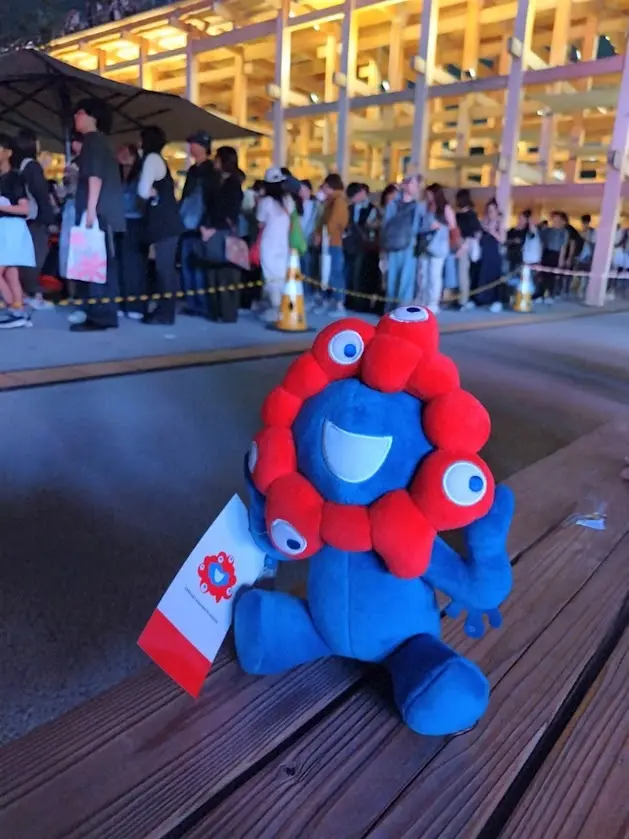 夜の大屋根リングとミャクミャク