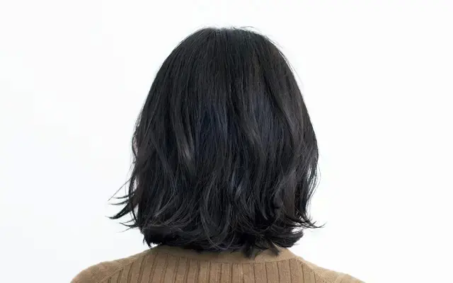 うねりグセを生かしたパーマで立体感のあるフォルムを実現