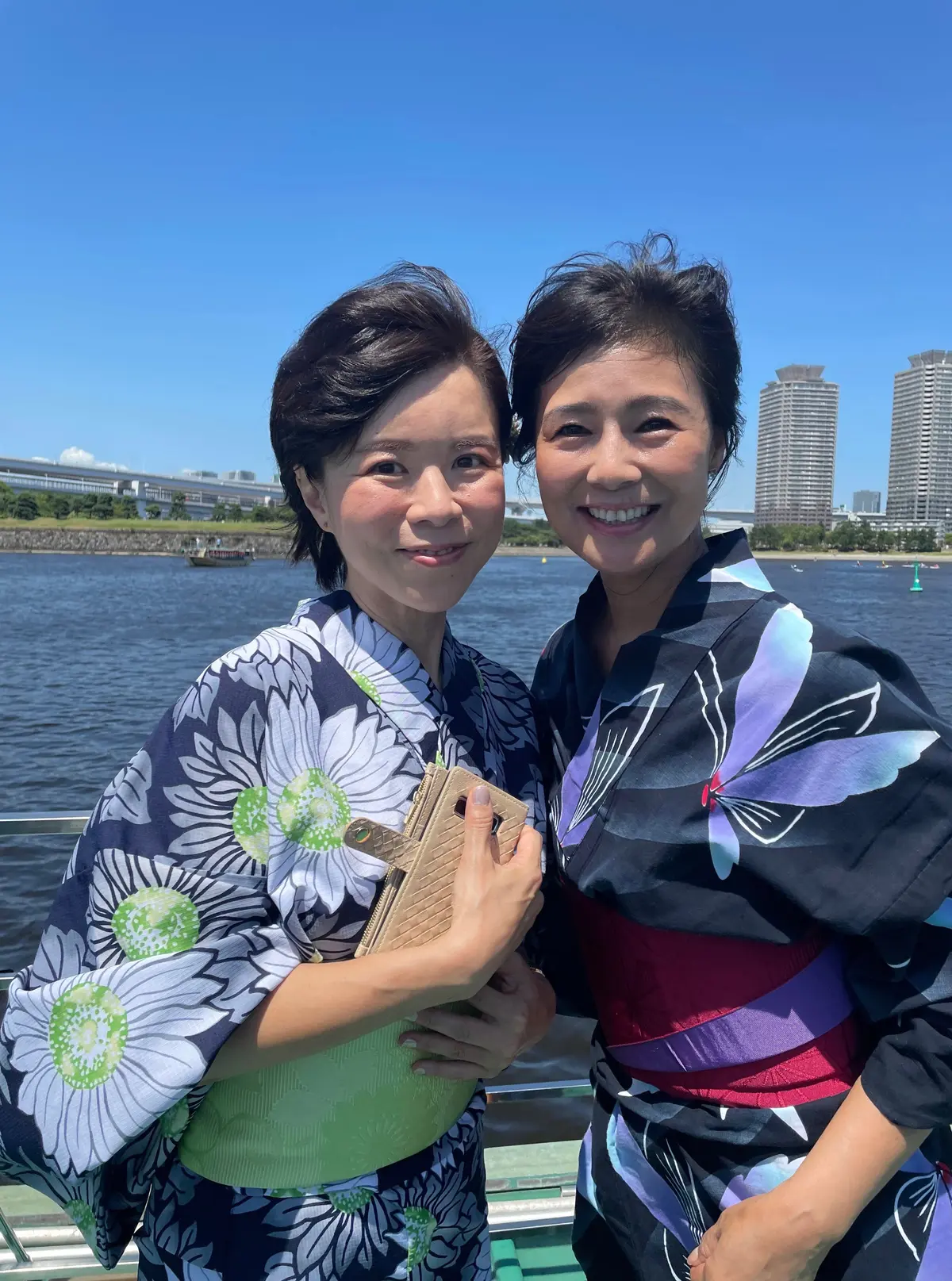 浴衣、屋形船、辰金、室外、デッキ、海、女子会、jマダム、記念写真、記念、記念撮影、浴衣コーデ、双子浴衣コーデ、素敵、綺麗、お洒落、可愛い、浴衣、紺、紺色、紺色浴衣、藍、藍色、藍色浴衣、蝶々柄、蝶柄、グラデーション、薄紫、薄紫グラデーション、グラデ、赤、赤帯、紫、和柄、お洒落帯、お洒落浴衣、ママ浴衣、屋形船、辰金、室外、海、晴れ、デッキ、女子会、jマダム、記念写真、記念、記念撮影、夏、夏休み、浴衣コーデ、大人浴衣、大人っぽい