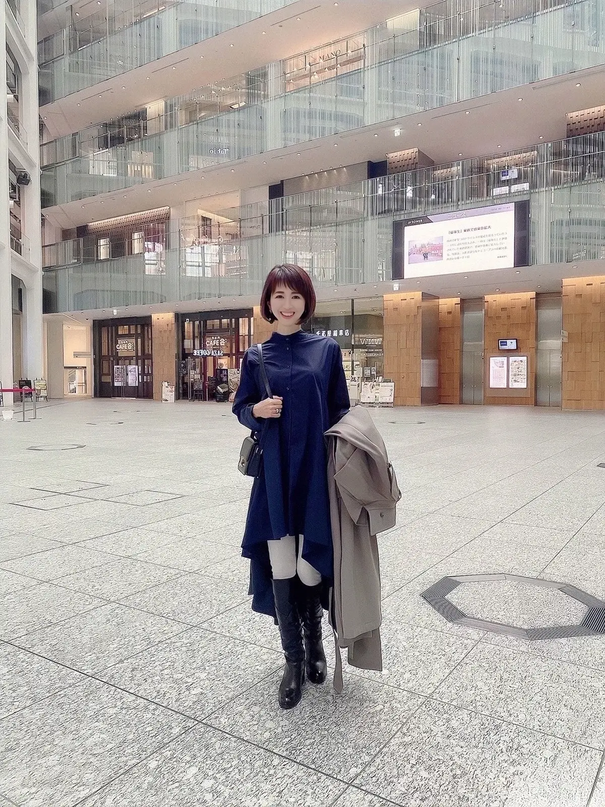 ロングブーツ&シャツで丸の内ランチの画像_2