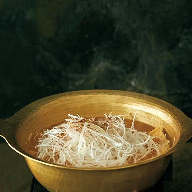油揚げと白髪ねぎの味噌風味鍋