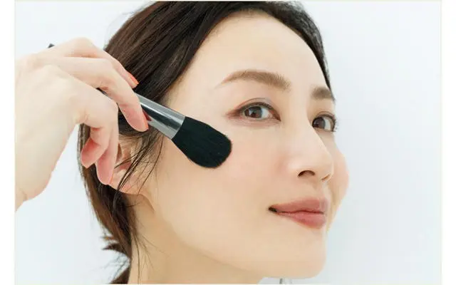 【やってはいけないチークの入れ方3例】チークを見直して50代の顔に幸せ感を