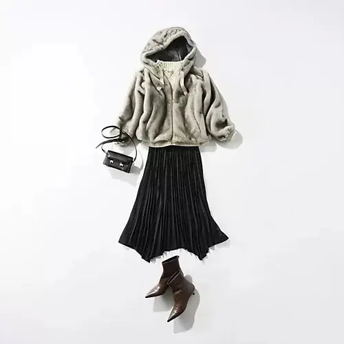 ドラマティックなスカートでフーディーをアップデート