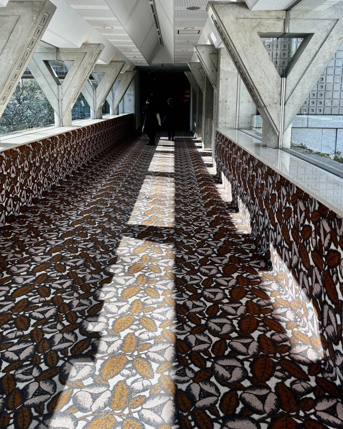 通称《昼の廊下》