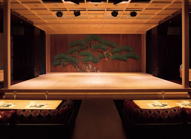 演目前に物語のあらすじや鑑賞のポイントの説明も