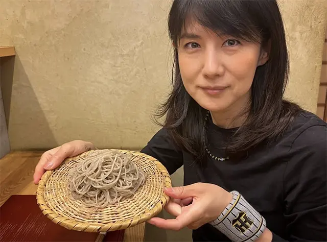 大阪のそば店で。「うどんのイ メージが強いと思いますが、お いしいそば屋さんが多いです」