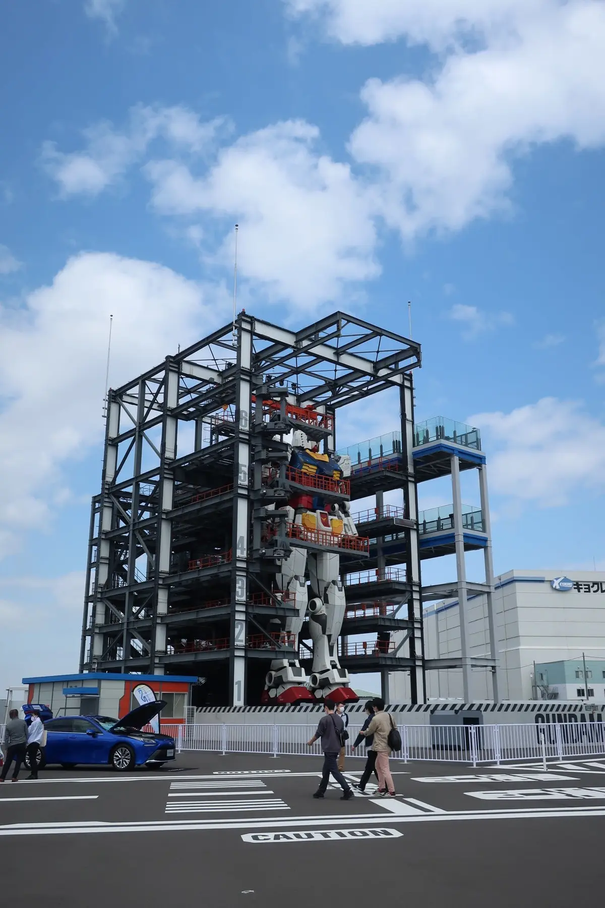 春イエローパンツとベージュグラデでガンダの画像_2