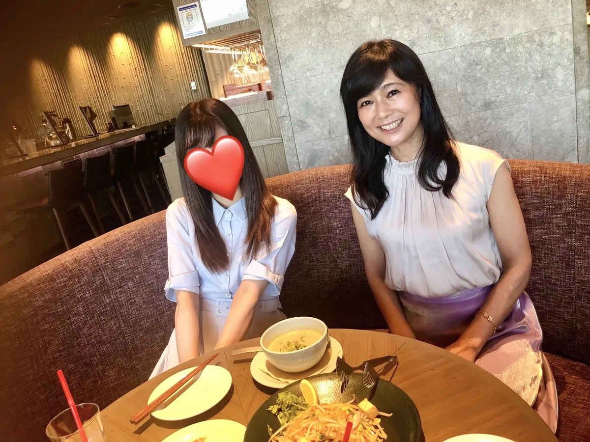 Asian Bistro Dai。アジアンビストロ ダイ。日本橋。グリーンカレー。パッタイ。ノースリーブ。ブラウス。ベージュ。ベージュブラウス。WHITE JOOLA。ホワイトジョーダ。スカート。ViS。ビズ。ロングスカート。薄紫。紫。ラメラメ。金糸。光沢。艶感。金。ゴールドブレスレット。スカートコーデ。夏服。夏服コーデ。夏ファッション。