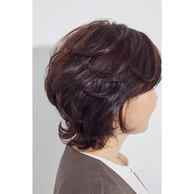 うねりやくせ毛をいかすウルフヘア