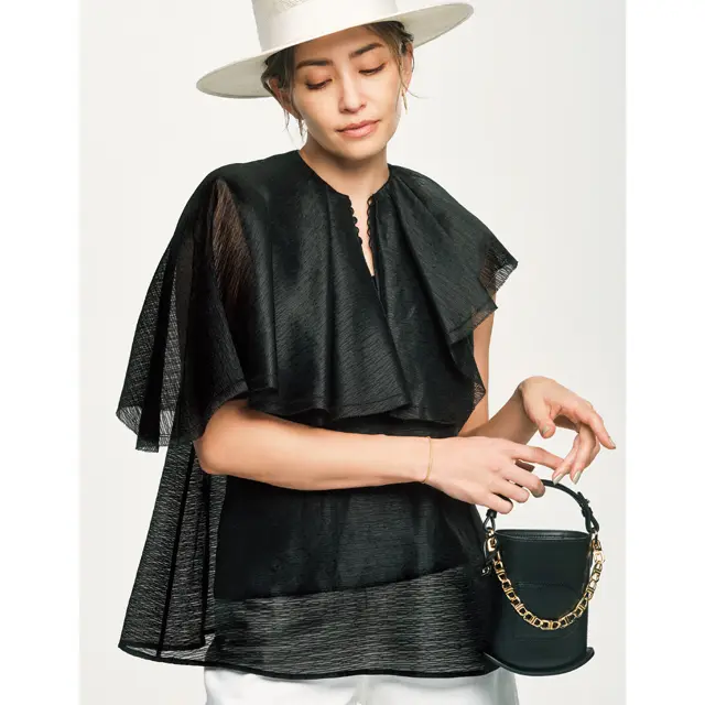 ドゥロワーのブラウスのRINA