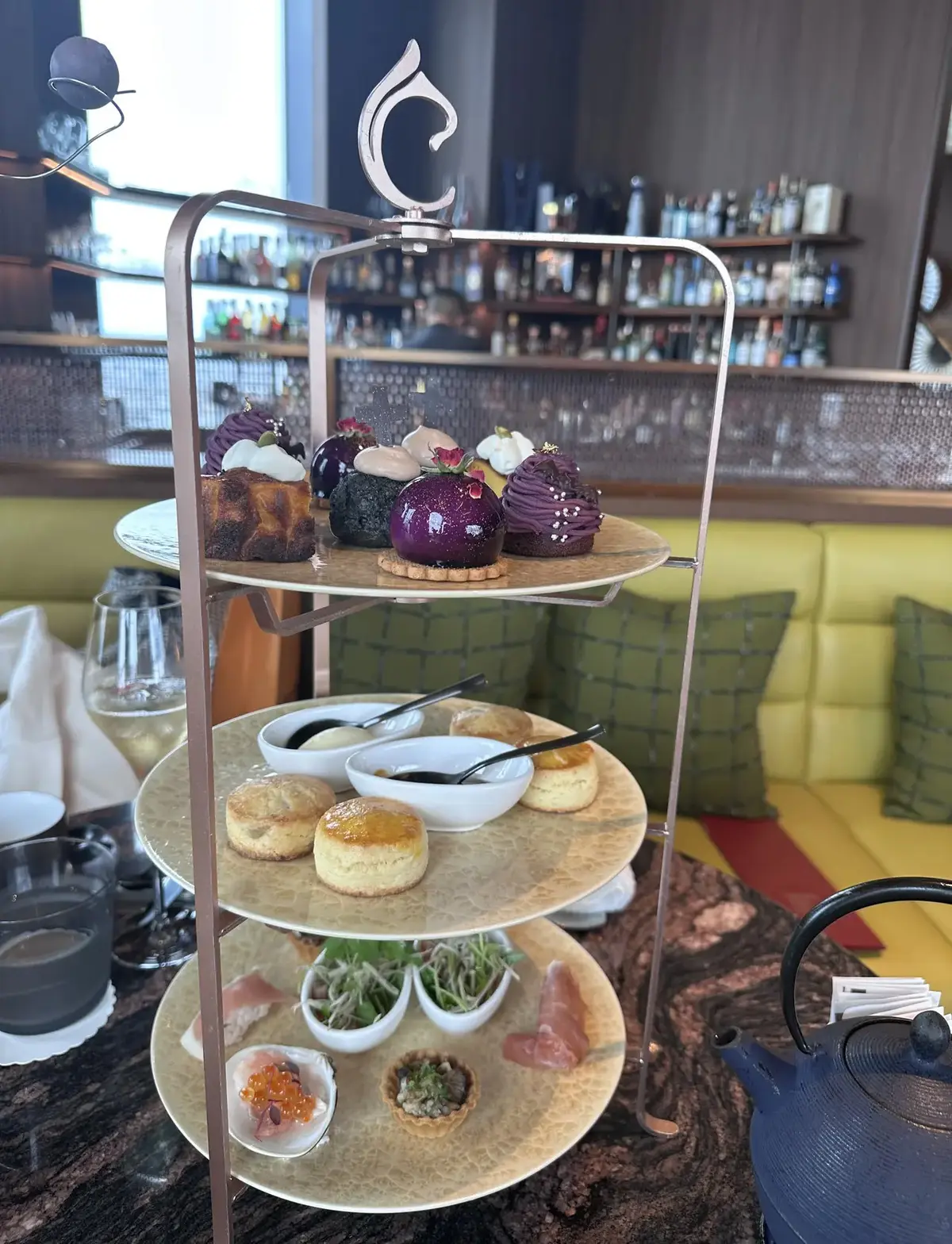 センタラグランドホテル大阪の33階にあるラウンジ　スモーク&スピンのアフタヌーンティー