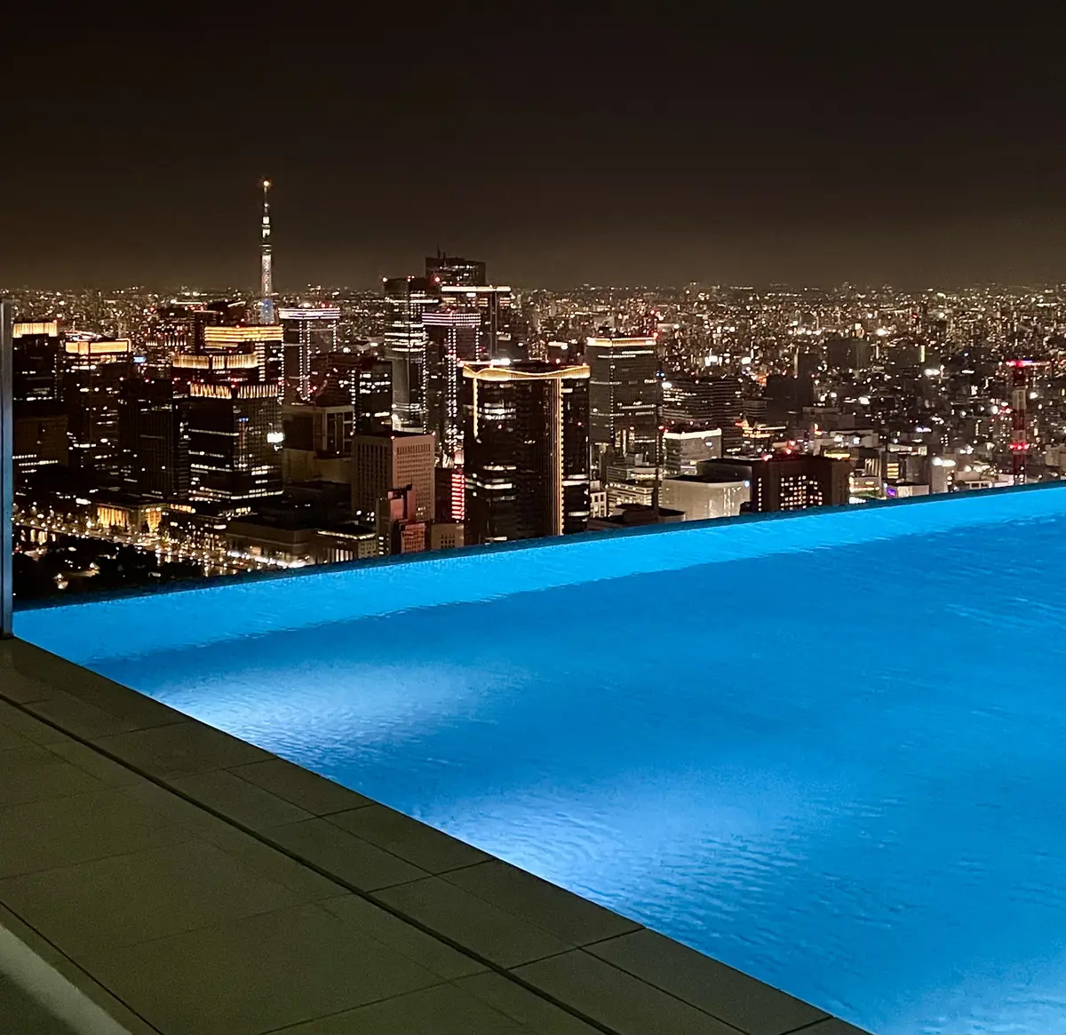 摩天楼で味わう三つ星シェフのレストラン の画像_1