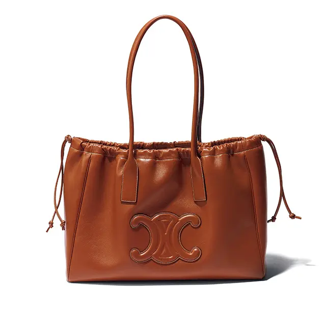 セリーヌの軽量トート キュイル トリオンフ カバ ドローストリング