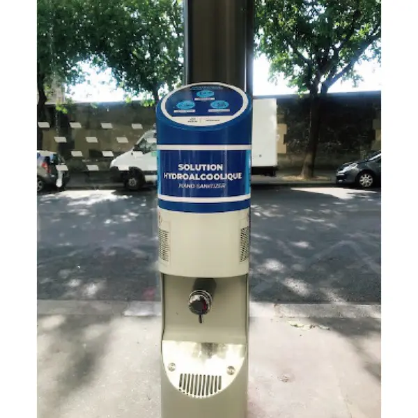 バス停や駐輪場など街中に設置された洗浄ジェル　